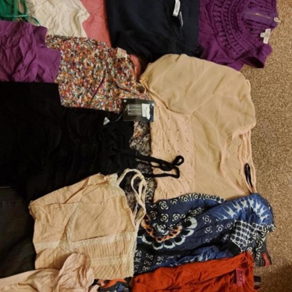 womens size 12 mixed bundle that would be great for summer. Will need washing as been in storage

1 long sleeve midi dress
1 floaty dress
1 3/4 Black jeans
2 tunic dress tops
19 tops

collection only. lots of items on page as having a clear out