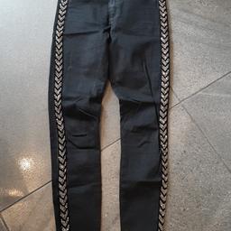 River Island "molly" jeans in black with sparkle design on both sides
size 6, tight fitting
excellent condition