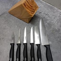 7 teiliges Set bestehend aus 6 verschiedenen Messern und einem Messerblock