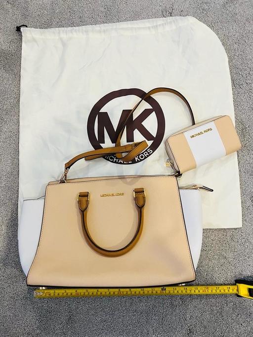 Buy & Sell Kent Dartford - Photos for White and cream Michael kors bag and purse