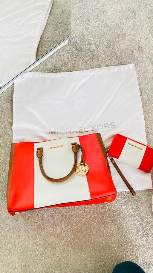 Buy & Sell Kent Dartford - Photos for white, red, tan Michael kors bag and purse