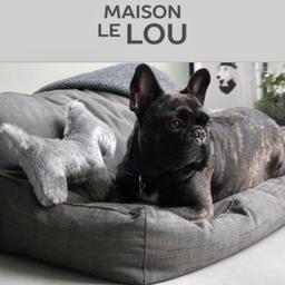 Lounger dog bed - up to inc medium sized breeds

Maison Le Lou luxury dog Lounger bed RRP £99.

Excellent quality dog bed from a luxury brand

Shaped like a lounger so the dog can use the raised part to rest their head & neck , if they chose?

Superb chic linen style look & quality tough, hard wearing with reinforced seems & concealed zipper to rear

Fully washable cover & inner - heavy duty zipped

Branded tag label - size 72 x 64 x 34cm

Cover is Freshly laundered & ready to go