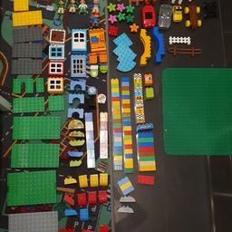 Verkaufe ein gespielte LEGO Duplo Sammlung inklusive eine grosse Steckplatte (19,90€).

In der Sammlung befinden sich Menschfiguren,Tiere,Autos,WC,Waschbecken,Türen,Fenster,Blumen etc...

- Zum selbstabholen
- nicht Raucher-Familienhaushalt

Bitte macht mir ein realistisches Angebot!