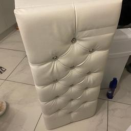 This white pvc ottoman is perfect for bedroom storage! Complete with diamanté buttons. Perfect for bedding. Used but in good condition. Few marks. From a clean smoke free home
