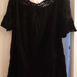 Excellent condition black dress/top 
Size 6 by Miss selfridge