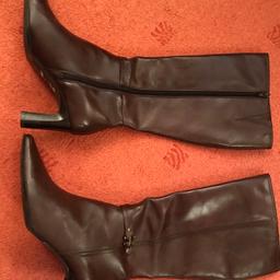 Brown leather knee length boots , zip close in excellent condition size 5 uk