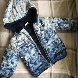 Very good condition 
Age 6-9 months 

Can post for extra £3/ happy to combine postage 
Collection available from West Kensington w149NS 
Please check my other items, selling more baby clothes