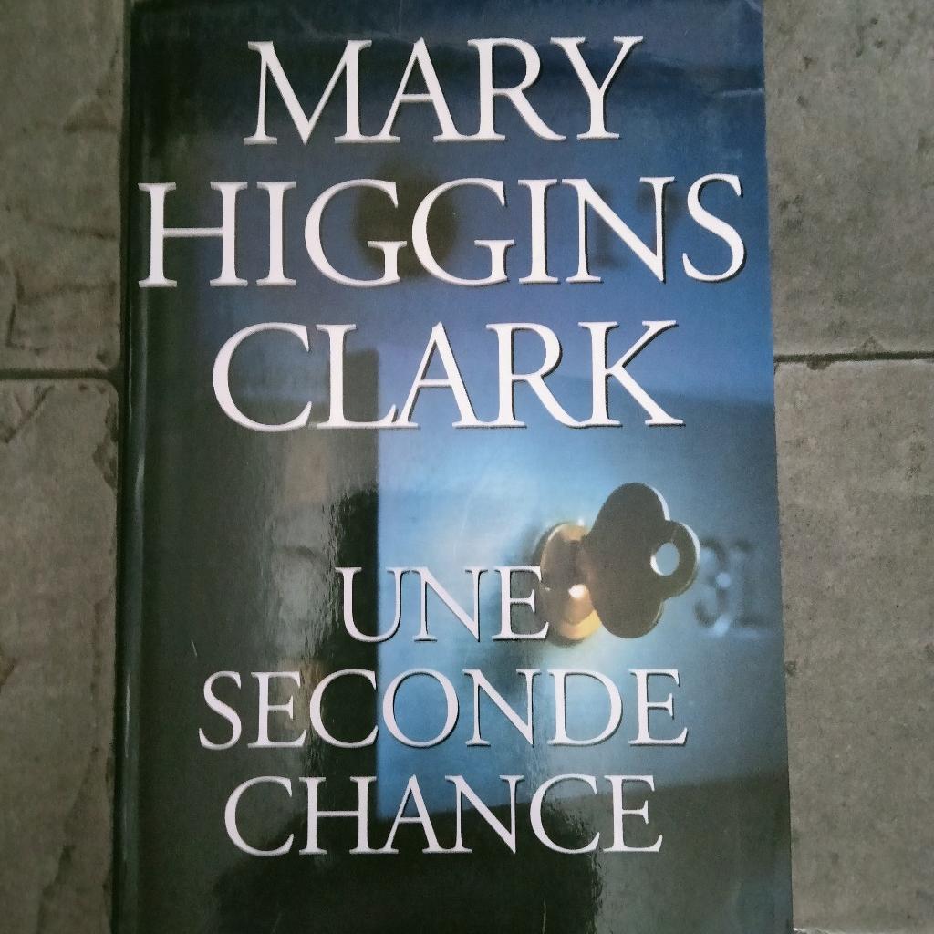 Vendo libro in lingua francese "Une seconde chance" di Mary Higgins Clark in ottimo stato