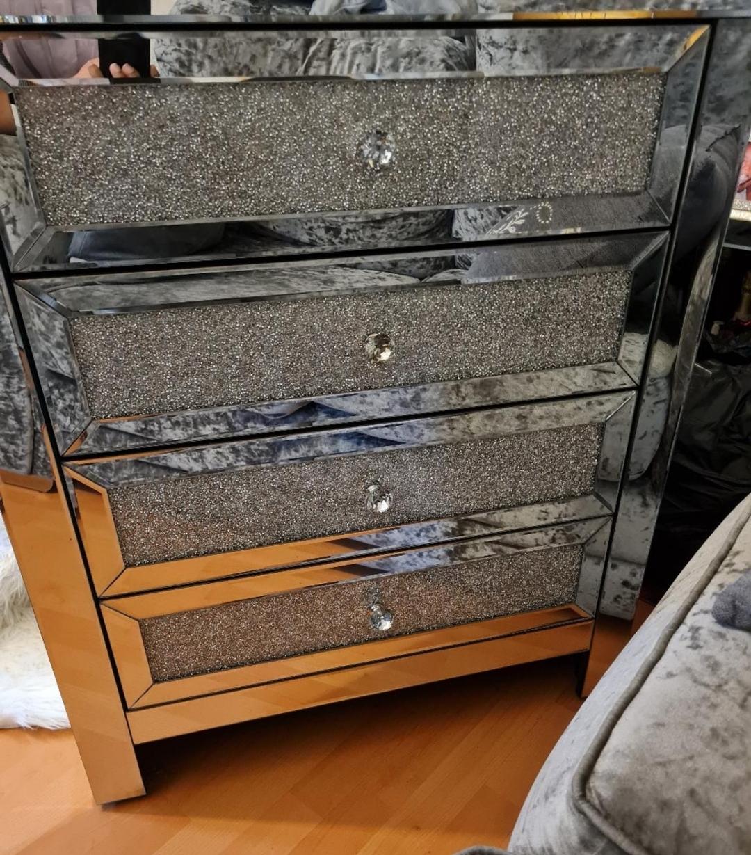 Crushed Diamond Chest of Drawers in SW2 London Borough of Lambeth for £