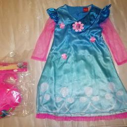 Girls Poppy Trolls outfit with wig age 5-6 years, great condition.