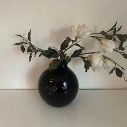 Black vase & flower arrangement