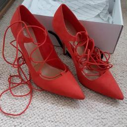 Aldo red. Size 5.5
Collection from Conisbrough or may be able to deliver local