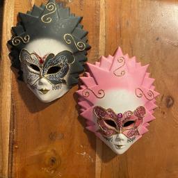 These beautiful masks 🎭 are in excellent condition 6 inches in length
Only post with Royal Mail 
Great for Mother’s Day or birthday present 🎁