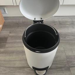 Dunelm Small Bin
Good Condition
Collection - Greenhithe DA9