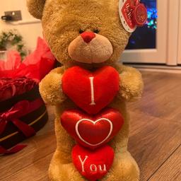 Brand new Keel Toys, Pipp the Bear standing with hearts (I love you) 20cm 
Still with tags and amazing condition