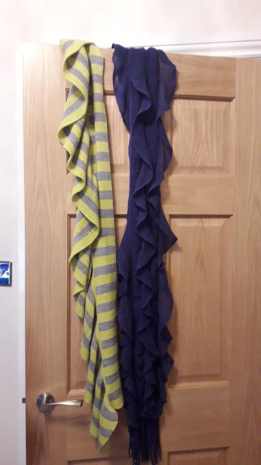 Buy & Sell Flintshire - Wales Penymynydd - Flintshire - Photos for 2 x ladies knitted scarfs vgc