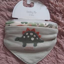 brand new with tags
2 x baby bibs