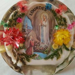 Vintage rare Lourdes Paperweight
 Incased with dried flowers 4.5 ins on diameter