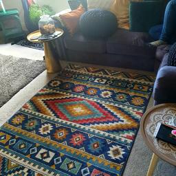 Nice rug in good condition 
Pick up only