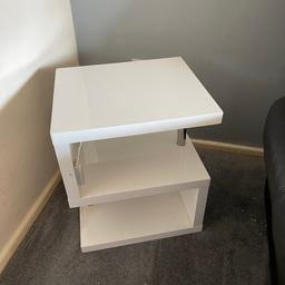 White shiny gloss side table modern finish heavy and sturdy table there’s a couple of small chips on the top as shown in the second picture but other than that it’s in excellent condition