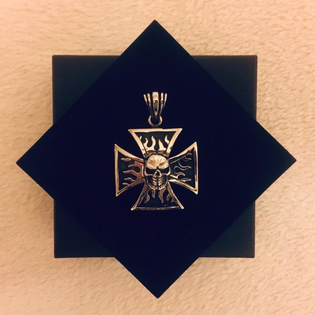 Eisernes Kreuz mit Totenkopf •* in 5280 Braunau am Inn