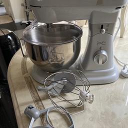 Swan mixer designed by fearne. This is a cast solid mixer excellent condition and used no more then 2 times. It’s 6l so nice and big. Pick up baldock or I can deliver locally