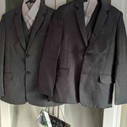 suit 4 piece, jacket, waistcoat, shirt, trousers. I have 2 suits. Age 10 and age 11.
Due to covid postponing our wedding, twice, unfortunately the boys suits didn't fit.
Grey suits.
Tried on a few times, but never worn outside .
Due to storing for 2 years and trying on unfortunately one of the buttons has come off the jacket of the age 10 suit. hence the fact I've described as "used" but not actually worn, only tried on.
I would like £15 a suit. NOW £10