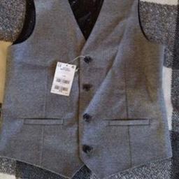 Brand new with tags Next suit waistcoat, grey.
Age 9 year's.
Due to covid postponing our wedding, twice, unfortunately the boys suits didn't fit.
RRP £12
I would like £7