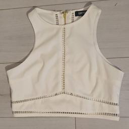 size 12
White crop top
missguided
