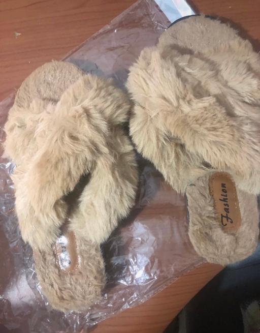 Buy & Sell North London Enfield - Photos for Cross fur slippers