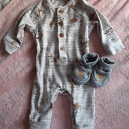 o-3months
worn once 
Disney
outfit and matching shoes