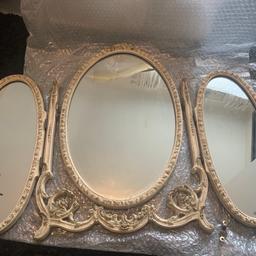 Shabby chic vanity dressing table vintage mirror
Been in storage for years moved into a smaller house and still have nowhere to put it it or even really store it so need to sell
The middle mirror needs screwing/fixing back on and a clean up
Collection horsforth 