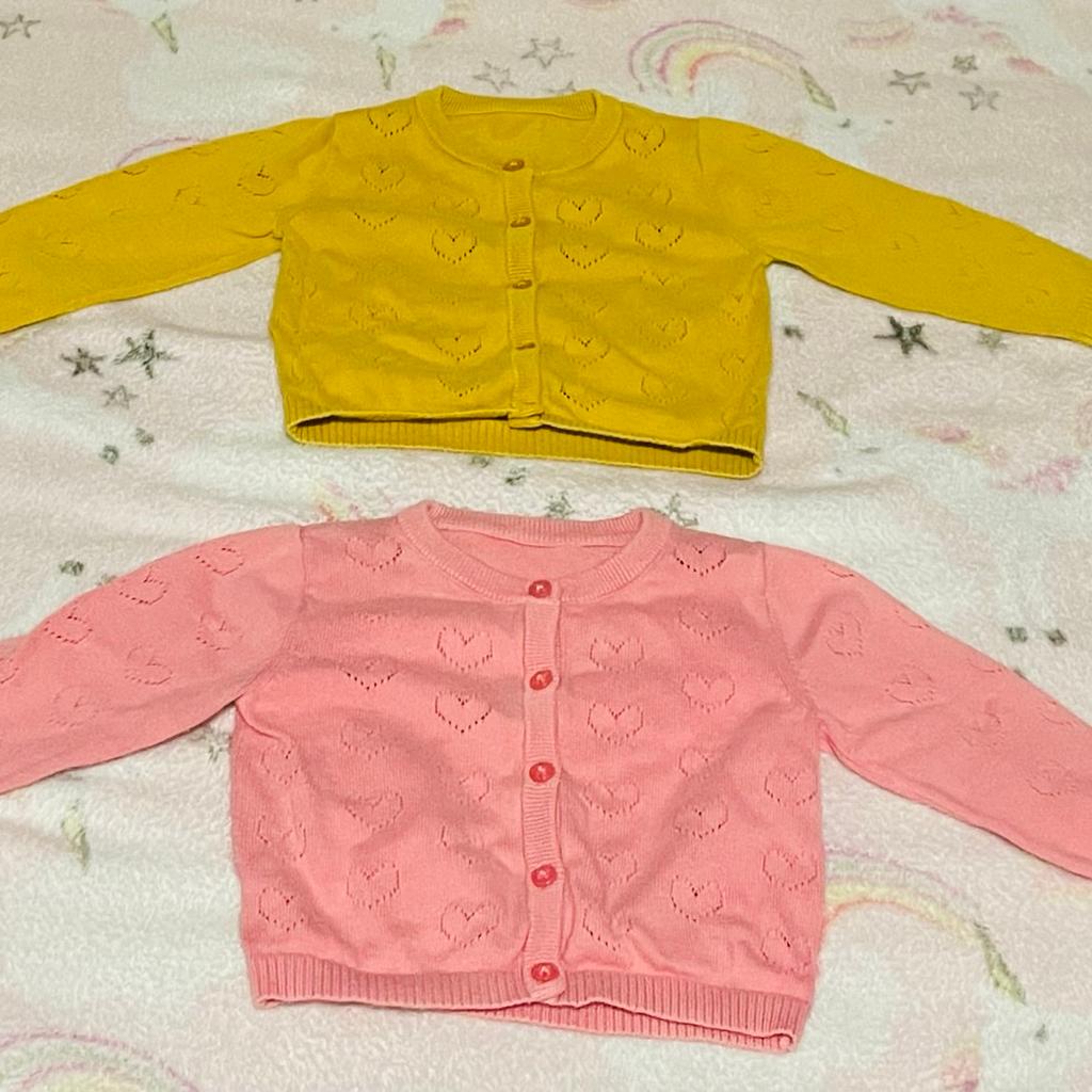 I am selling this for my friend.
Sold as seen good condition.
Label says 12-18mths but small fitting. Suitable for her girl 9-12mths.
this is last asking price.
No lower offers. And no delivery.
Collect only. Cash on collection No returns and no refund.
All her items from pet and smoke free house.