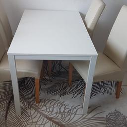 Ikea Tisch weiß ausziehbar
1,20m×75m normal
1,80m offen

Vierstühle guter Zustand