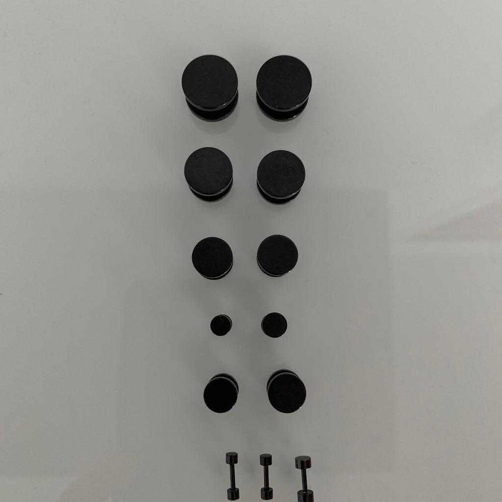 Schwarze Piercing Titan, verschiedene Größen, € a‘4,00

Da Privatverkauf keine Rücknahme, Garantie oder Gewährleistung