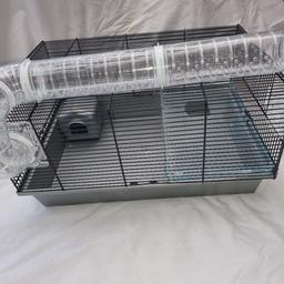 VGC
Comes with one platform, play Tubing around cage and hamster house

Measures width 19"
depth 14"
height 10"

pick up only from Wellingborough, Northamptonshire