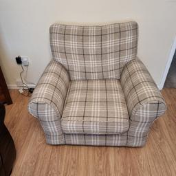 next chair good condition no mark
free must collect ASAP 