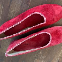 Ballerinas für Damen

Farbe: Rot

Material: Rauleder

Marke: Marc O'Polo

So gut wie neu, kaum getragen