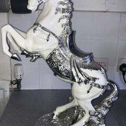 Large white and silver Italian romany style horse statue , has Diamante  eyes nothing wrong with it just needs a dust