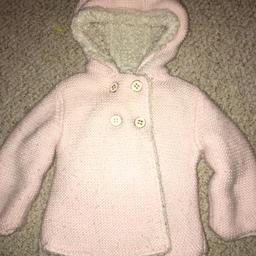 Nutmeg woolly cardigan with button fastening

Hood has little ears

Suitable for 9-12 month girl

Any questions please ask