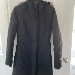 North face coat
Bought from their store
Good condition
Size Small. 8-10 UK
Will keep you warm.
Hood can be removed.