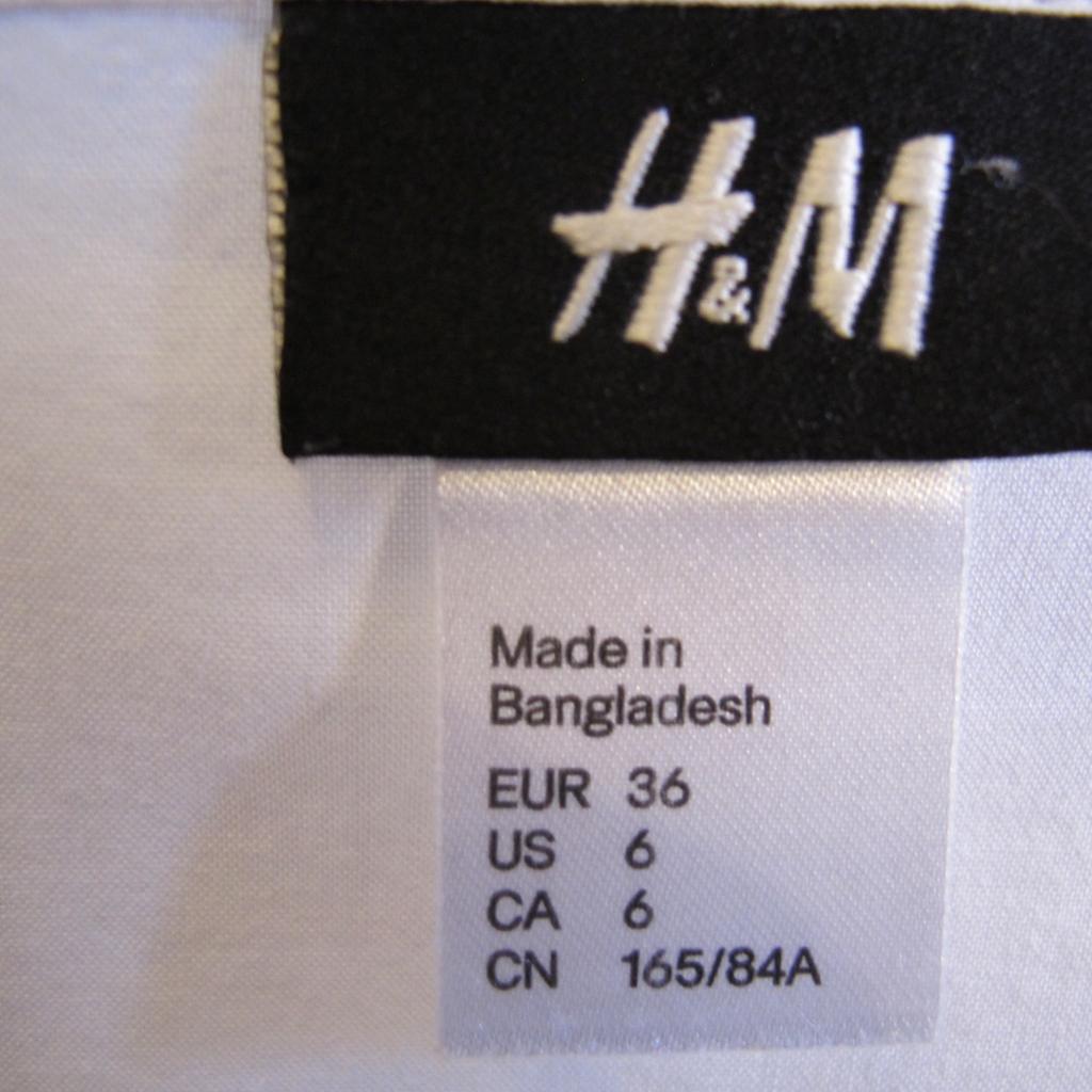 luftig-leichte Baumwoll-Bluse von H&M
Gr. 36
weiß
3/4 Arm

Rückenlänge ca. 60 cm
Achselweite ca.54 cm
locker geschnitten

exklusive Versandkosten!
Nichtraucherhaushalt!

Privatverkauf - Dieser Verkauf erfolgt unter Ausschluss jeglicher Mängelhaftung (Gewährleistung). Keine Rücknahme oder Umtausch!