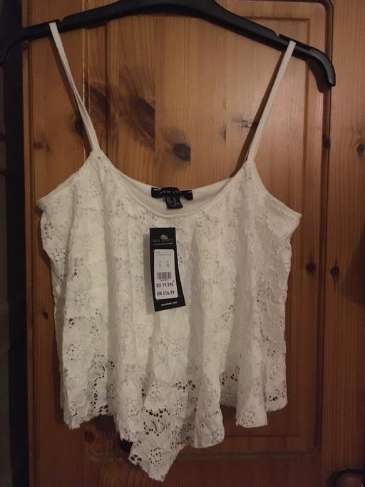 Buy & Sell Surrey Epsom and Ewell - Photos for Cream Lace Hanky Hem Crop Top