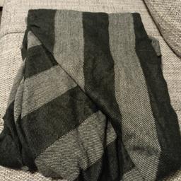 Damen Tuch Schal Überwurf in Übergröße günstig abzugeben. Überwurf wurde noch nie getragen, Zustand neuwertig.