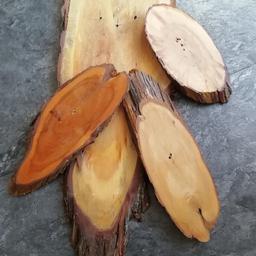 Viele schöne Holzbretteln
Größen von 20cm bis 70cm
Je Stück ab € 1.-