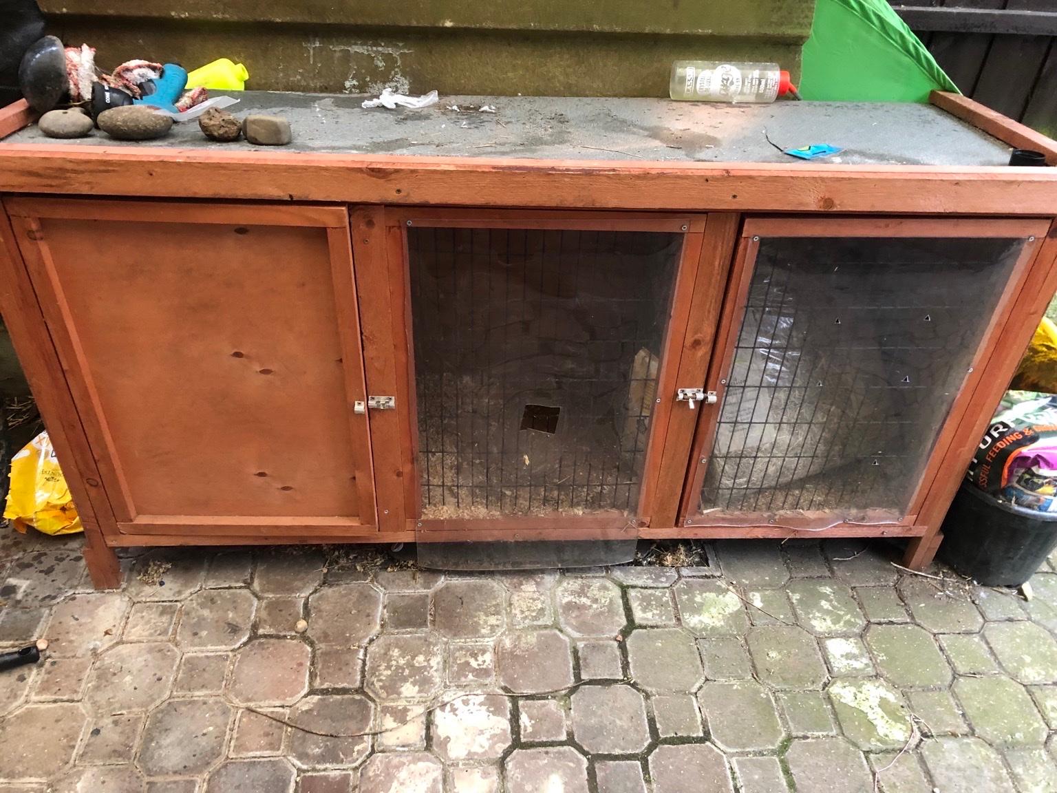 Rabbit/guinea pig hutch in Wigan for free for sale Shpock