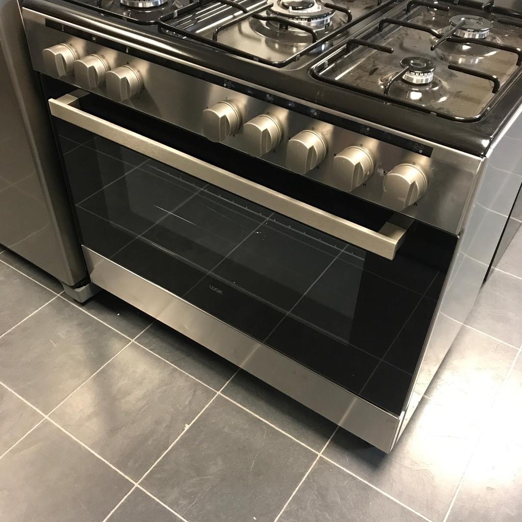 LOGIK LFTG90X18 90 cm dual fuel range cooker in Cannock Chase for £320.