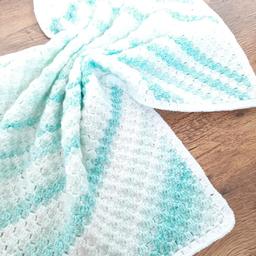 A gorgeous corner to corner baby blanket in a gender neutral turquoise colour. 

It is made with super soft baby acrylic wool so is non- scratchy. 

This blanket measures 75cm square so is perfect for a pram, car seat, moses basket or cot.