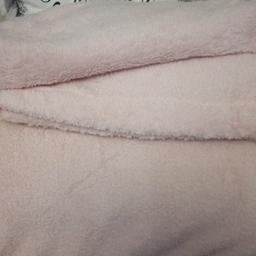 Pink fleece Duvet Set ,King Size with two pillowcases, unused bought wrong size
collection Mexborough S640QJ
