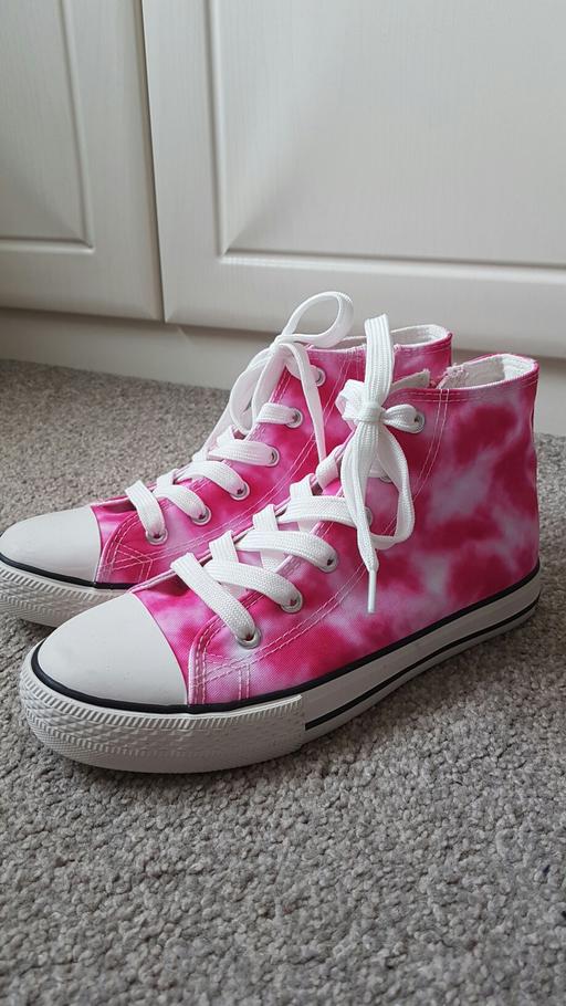 Buy & Sell South Yorkshire Barnsley - Photos for NEW TIE DIE BOOTS